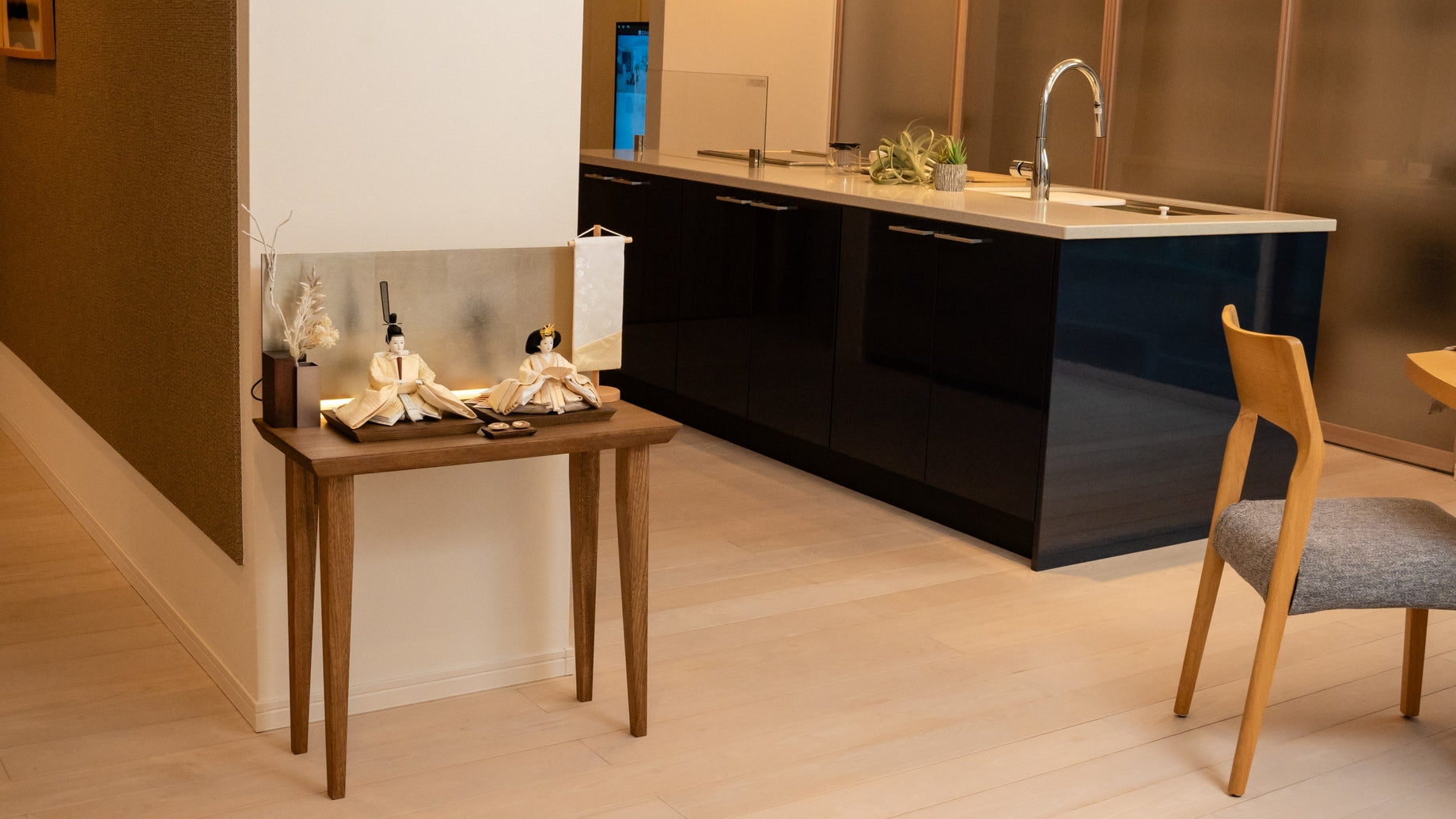 マンション暮らしに最適な雛人形とは？省スペースで美しく飾るコツ