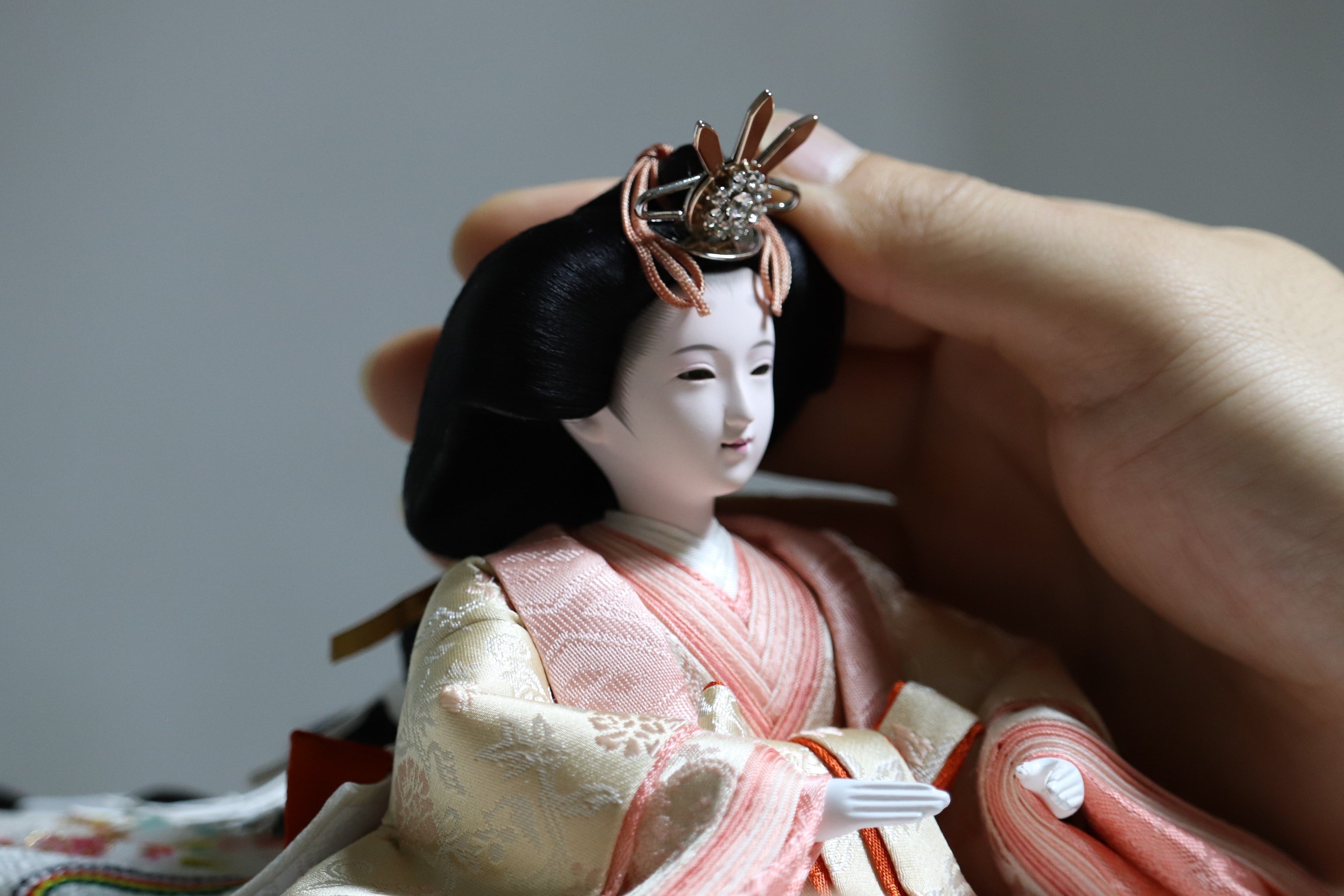 雛人形に込める願い｜「受け継ぐ」より「寄り添う」という考え方