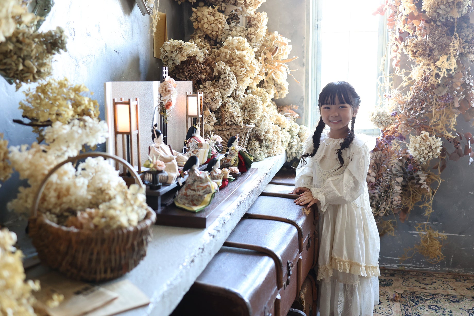 2025年の雛人形トレンド｜やさしい彩りと物語性をもつ“祈りの雛”