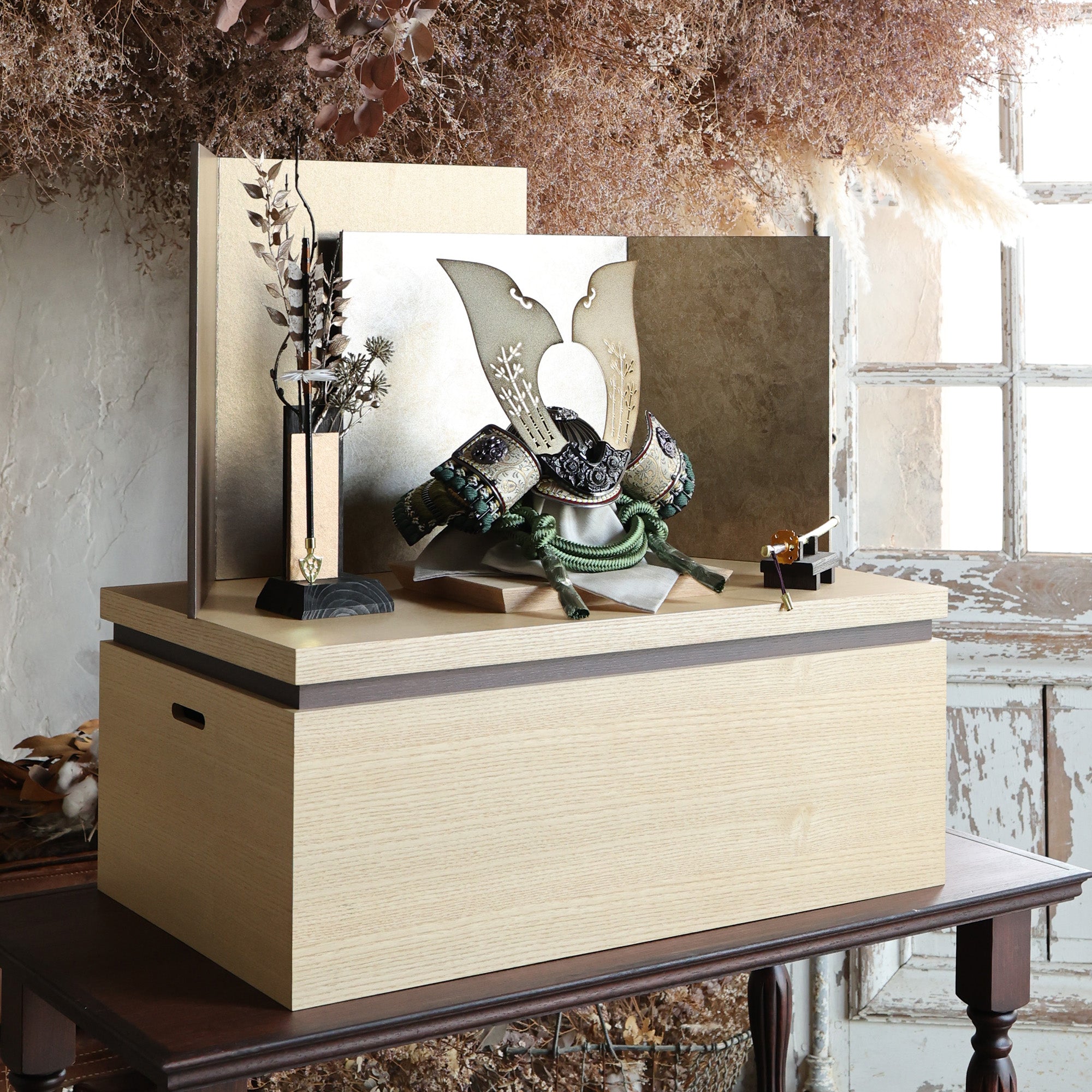 五月人形　兜　収納飾り