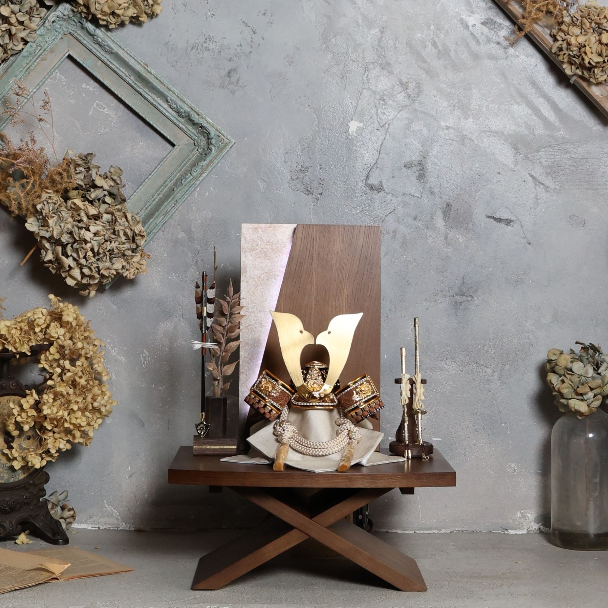 兜 出し飾り（台付き屏風） ｜雛人形（ひなにんぎょう）の祈ドール