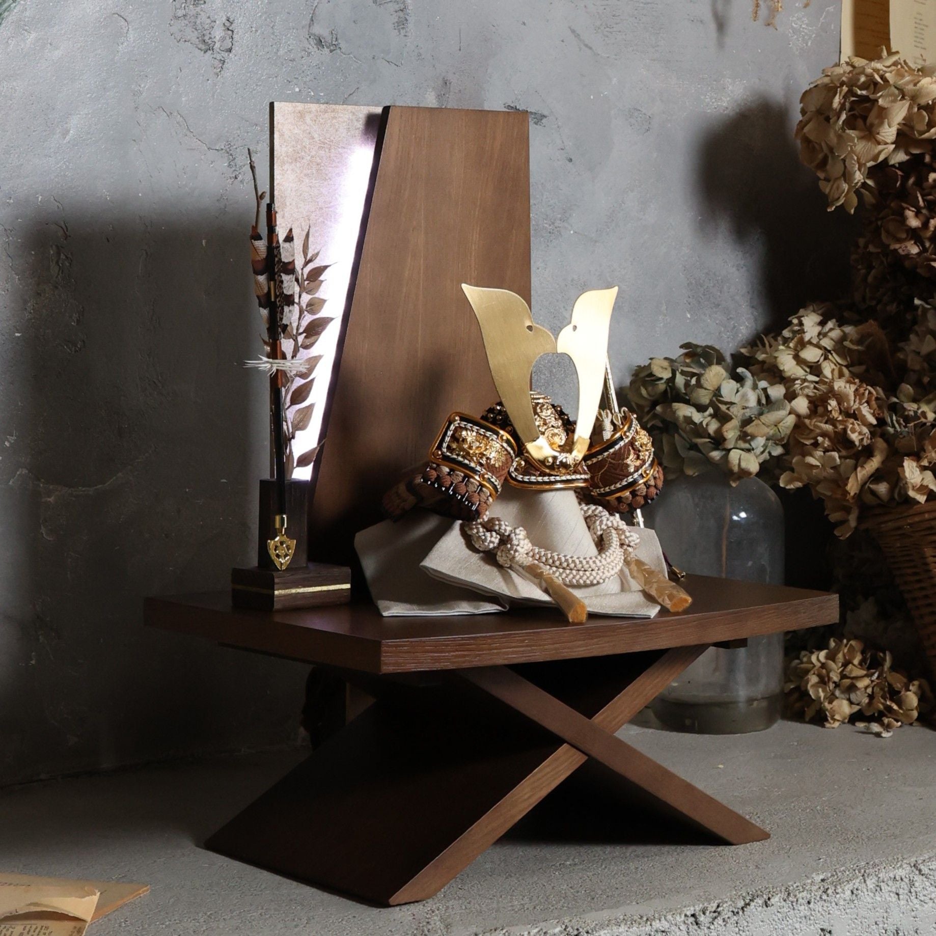 兜 出し飾り（台付き屏風） ｜雛人形（ひなにんぎょう）の祈ドール