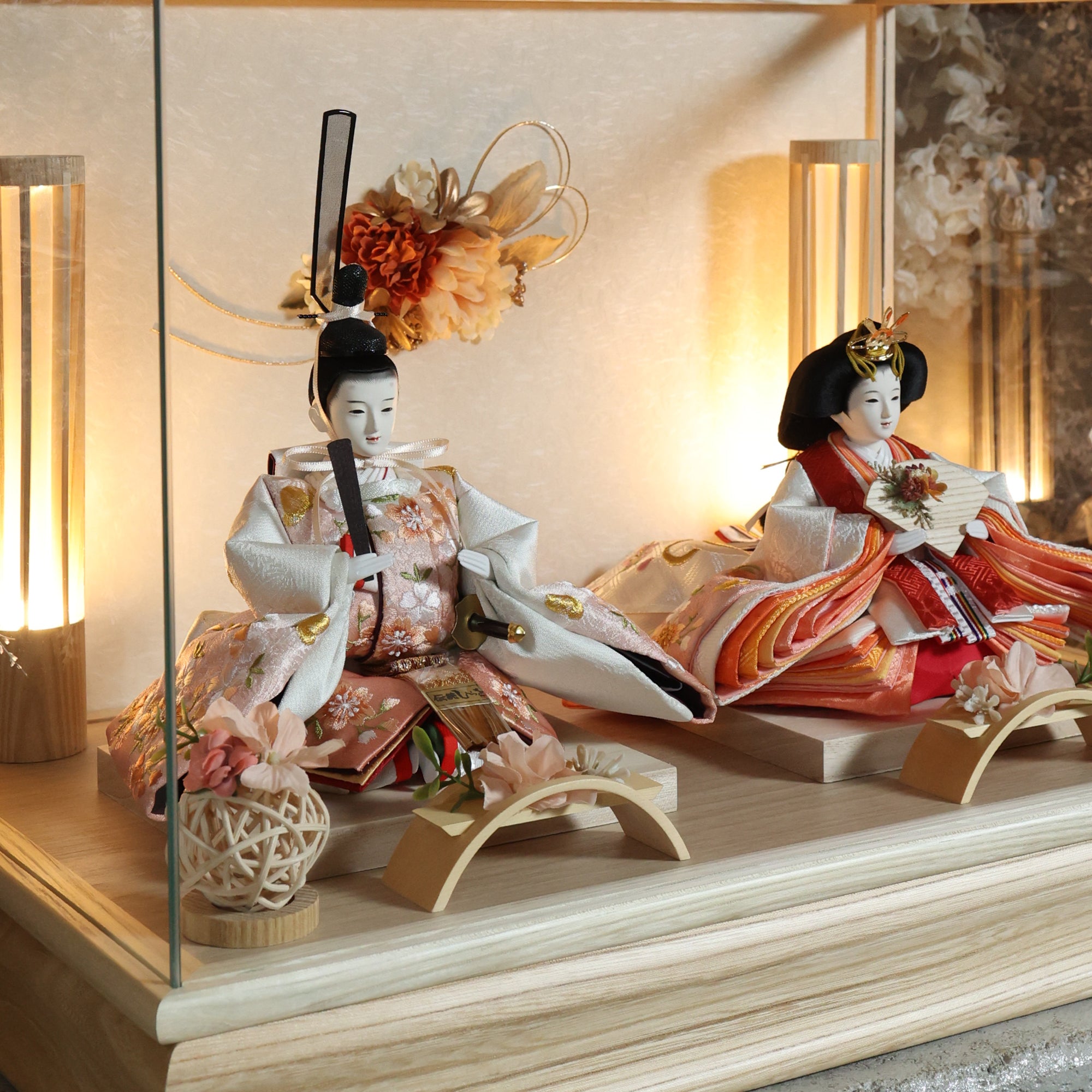 雛人形 ケース入り 伝統的装飾 雛人形 ケース飾り 【P83306】 綺麗な刺繍入りお雛様に国の伝統工芸品